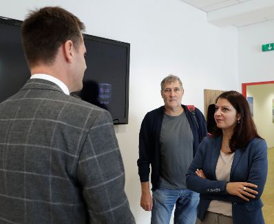 Am 22. September 2017 besuchte Staatssekret&auml;rin Muna Duzdar (im Bild) den Betrieb &quot;VINCI Energies Austria&quot;.