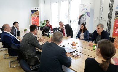 Am 22. September 2017 besuchte Staatssekret&auml;rin Muna Duzdar (im Bild) den Betrieb &quot;VINCI Energies Austria&quot;.