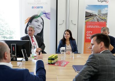 Am 22. September 2017 besuchte Staatssekret&auml;rin Muna Duzdar (im Bild) den Betrieb &quot;VINCI Energies Austria&quot;.