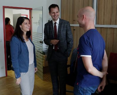 Am 22. September 2017 besuchte Staatssekret&auml;rin Muna Duzdar (im Bild) den Betrieb &quot;VINCI Energies Austria&quot;.