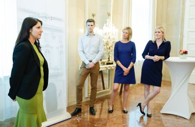 Am 27. September 2017 lud Staatssekret&auml;r Muna Duzdar (l.) zu einem Austausch &uuml;ber Chancen und Herausforderungen der Digitalisierung f&uuml;r Wirtschaft und Gesellschaft in das Bundeskanzleramt ein.