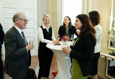 Am 27. September 2017 lud Staatssekret&auml;r Muna Duzdar (r.) zu einem Austausch &uuml;ber Chancen und Herausforderungen der Digitalisierung f&uuml;r Wirtschaft und Gesellschaft in das Bundeskanzleramt ein.