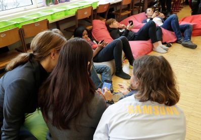 Am 3. Oktober 2017 besuchte Staatssekret&auml;rin Muna Duzdar (im Bild) gemeinsam mit Bundesministerin Sonja Hammerschmid das Projekt &quot;Coding for Kids - Mobiles Klassenzimmer&quot;.