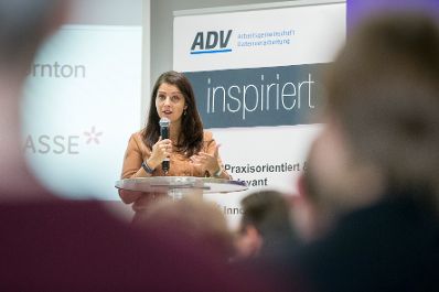 Am 5. Oktober 2017 hielt Staatssekret&auml;rin Muna Duzdar (im Bild) ein Impulsreferat beim Start-Up Event "ADV onstage &ndash; Reverse Pitching" der Arbeitsgemeinschaft Datenverarbeitung.