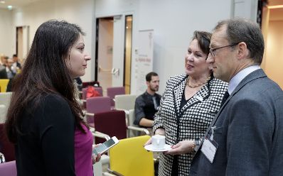 Am 18. Oktober 2017 er&ouml;ffnete Staatssekret&auml;rin Muna Duzdar (im Bild) den IoT- Fachkongress 2017: &bdquo;Big Data, Cloud, Datenschutz &amp; Co &ndash; mit Standards zum Erfolg&ldquo;.