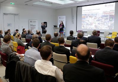 Am 18. Oktober 2017 er&ouml;ffnete Staatssekret&auml;rin Muna Duzdar (im Bild) den IoT- Fachkongress 2017: &bdquo;Big Data, Cloud, Datenschutz &amp; Co &ndash; mit Standards zum Erfolg&ldquo;.