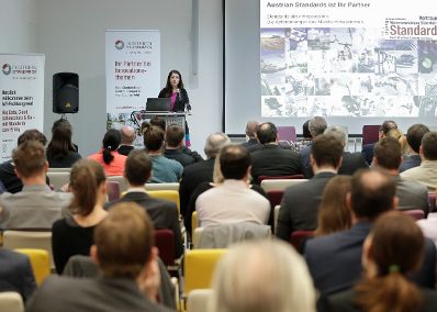 Am 18. Oktober 2017 er&ouml;ffnete Staatssekret&auml;rin Muna Duzdar (im Bild) den IoT- Fachkongress 2017: &bdquo;Big Data, Cloud, Datenschutz &amp; Co &ndash; mit Standards zum Erfolg&ldquo;.