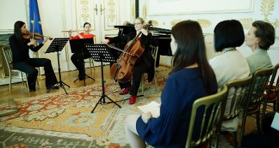 Am 30. Oktober 2017 &uuml;berreichte Staatssekret&auml;rin Muna Duzdar das Gro&szlig;e Silberne Ehrenzeichen mit dem Stern f&uuml;r Verdienste um die Republik &Ouml;sterreich an Sektionschefin Angelika Flatz.