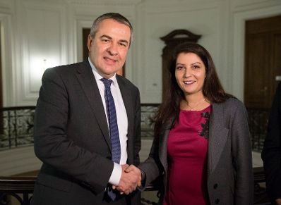 Am 16. November 2017 fand der Abschluss der Gehaltsverhandlungen &Ouml;ffentlicher Dienst statt. Im Bild Staatssekret&auml;rin Muna Duzdar (r.) mit G&Ouml;D Vorsitzendem Norbert Schnedl (l.).