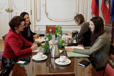 Am 20. November 2017 empfing Staatssekret&auml;rin Muna Duzdar (r.) die designierte Botschafterin der Republik Slowenien Ksenija Skrilec (l.) zu einem Arbeitsgespr&auml;ch.