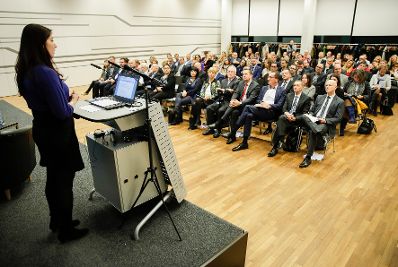 Am 22. November 2017 fand die Er&ouml;ffnung des Kompetenzzentrums f&uuml;r Verwaltungswissenschaften auf dem FH Campus Wien statt. Im Bild Staatssekret&auml;rin Muna Duzdar.