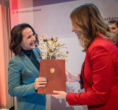 Am 1. Dezember 2022 &uuml;berreichte Staatssekret&auml;rin Claudia Plakolm den &Ouml;sterreichischen Jugendpreis 2022.