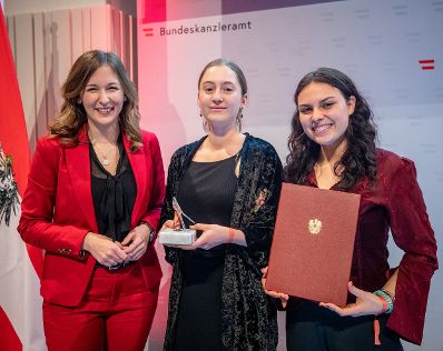 Am 1. Dezember 2022 &uuml;berreichte Staatssekret&auml;rin Claudia Plakolm den &Ouml;sterreichischen Jugendpreis 2022.