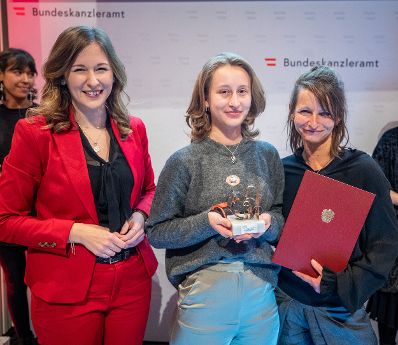 Am 1. Dezember 2022 &uuml;berreichte Staatssekret&auml;rin Claudia Plakolm den &Ouml;sterreichischen Jugendpreis 2022.