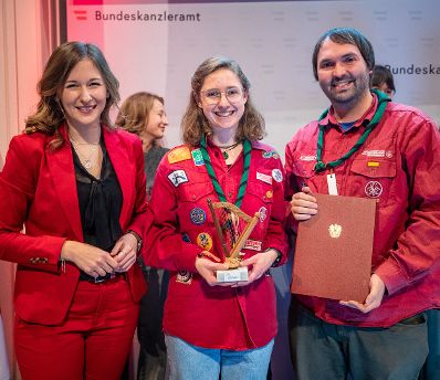 Am 1. Dezember 2022 &uuml;berreichte Staatssekret&auml;rin Claudia Plakolm den &Ouml;sterreichischen Jugendpreis 2022.