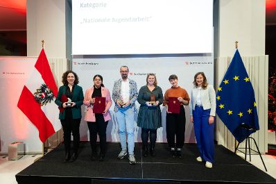 Am 28. November 2023 &uuml;berreichte Staatssekret&auml;rin Claudia Plakolm (r.) den &Ouml;sterreichischen Jugendpreis 2023.