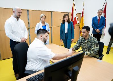 Am 12. Juni 2024 er&ouml;ffnete Staatssekret&auml;rin Claudia Plakolm (m.r.) gemeinsam mit Bundesministerin Klaudia Tanner (m.l.) die neue Stellungsstra&szlig;e f&uuml;r Wien und Burgenland.