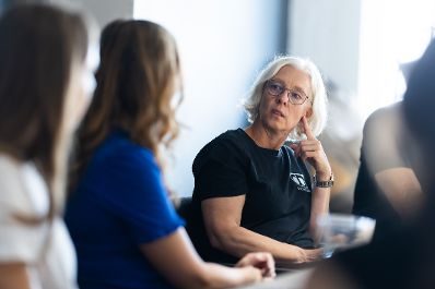 Am 29. August 2024 unternahm Staatssekret&auml;rin Claudia Plakolm (m.l.) im Rahmen ihres Bundesl&auml;ndertages in Ober&ouml;sterreich einen Betriebsbesuch in der Tabakfabrik Linz.