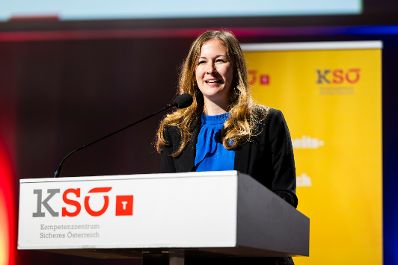 Am 10. Oktober 2024 nahm Staatssekret&auml;rin Claudia Plakolm (im Bild) am KS&Ouml; Sicherheitsevent in Innsbruck teil.