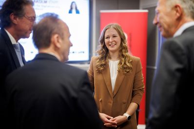 Am 23. Oktober 2024 nahm Staatssekret&auml;rin Claudia Plakolm (m.r.) am C 3- &ldquo;Business Talk&ldquo; teil.