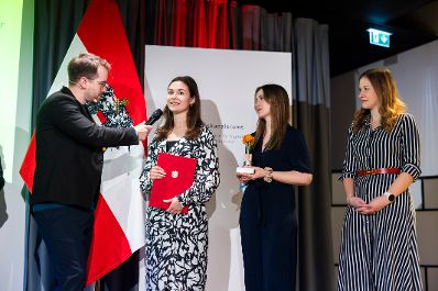 Am 19. November 2024 &uuml;berreichte Staatssekret&auml;rin Claudia Plakolm (r.) den &Ouml;sterreichischen Jugendpreis 2024.