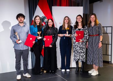 Am 19. November 2024 &uuml;berreichte Staatssekret&auml;rin Claudia Plakolm (r.) den &Ouml;sterreichischen Jugendpreis 2024.
