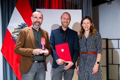 Am 19. November 2024 &uuml;berreichte Staatssekret&auml;rin Claudia Plakolm (r.) den &Ouml;sterreichischen Jugendpreis 2024.