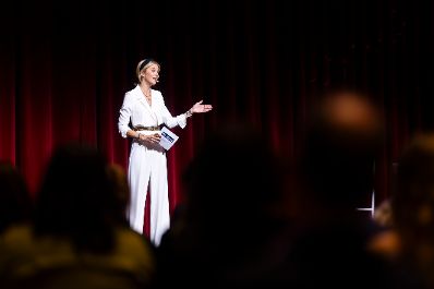 Am 4. Dezember 2024 &uuml;berreichte Staatssekret&auml;rin Claudia Plakolm und Edeltraud Glettler in Vertretung von Bundesminister Johannes Rauch, im Rahmen einer feierlichen Gala, den 2. Staatspreis f&uuml;r freiwilliges und ehrenamtliches Engagement in den Wiener Sofiens&auml;len.