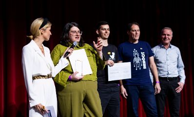 Am 4. Dezember 2024 &uuml;berreichte Staatssekret&auml;rin Claudia Plakolm und Edeltraud Glettler in Vertretung von Bundesminister Johannes Rauch, im Rahmen einer feierlichen Gala, den 2. Staatspreis f&uuml;r freiwilliges und ehrenamtliches Engagement in den Wiener Sofiens&auml;len.