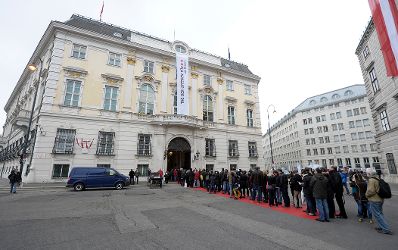 Am 26. Oktober 2014 empfing Staatssekret&auml;rin Sonja Ste&szlig;l im Rahmen des Nationalfeiertages Besucherinnen und Besucher im Bundeskanzleramt.
