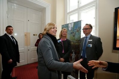 Am 26. Oktober 2014 empfing Staatssekret&auml;rin Sonja Ste&szlig;l im Rahmen des Nationalfeiertages Besucherinnen und Besucher im Bundeskanzleramt.