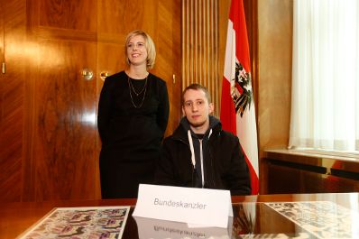 Am 26. Oktober 2014 empfing Staatssekret&auml;rin Sonja Ste&szlig;l im Rahmen des Nationalfeiertages Besucherinnen und Besucher im Bundeskanzleramt.