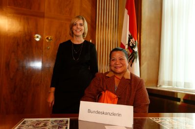 Am 26. Oktober 2014 empfing Staatssekret&auml;rin Sonja Ste&szlig;l im Rahmen des Nationalfeiertages Besucherinnen und Besucher im Bundeskanzleramt.