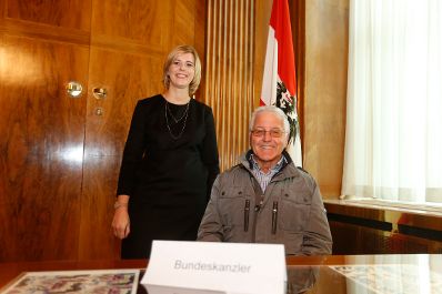 Am 26. Oktober 2014 empfing Staatssekret&auml;rin Sonja Ste&szlig;l im Rahmen des Nationalfeiertages Besucherinnen und Besucher im Bundeskanzleramt.