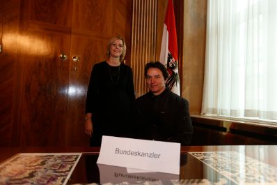 Am 26. Oktober 2014 empfing Staatssekret&auml;rin Sonja Ste&szlig;l im Rahmen des Nationalfeiertages Besucherinnen und Besucher im Bundeskanzleramt.