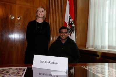 Am 26. Oktober 2014 empfing Staatssekret&auml;rin Sonja Ste&szlig;l im Rahmen des Nationalfeiertages Besucherinnen und Besucher im Bundeskanzleramt.