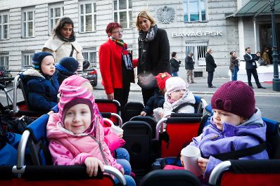 Am 31. Oktober 2014 besuchte Staatssekret&auml;rin Sonja Ste&szlig;l anl&auml;sslich des Weltspartages die Bank BAWAG/PSK und die Bank Austria.