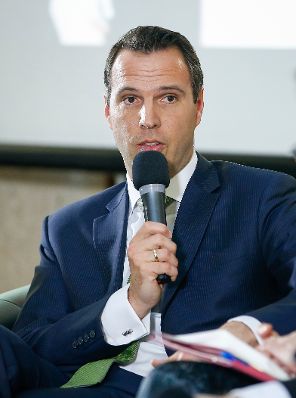 Am 29. J&auml;nner 2015 fand eine Podiumsdiskussion zu dem Thema ''Chancen der Handysignatur in der Wirtschaft, Klarnamendebatte im Web, Digital Natives" statt. Im Bild Florian W&ouml;hrle, CIO der MobileSign.