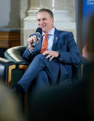 Am 29. J&auml;nner 2015 fand eine Podiumsdiskussion zu dem Thema ''Chancen der Handysignatur in der Wirtschaft, Klarnamendebatte im Web, Digital Natives" statt. Im Bild Christian Hrdliczka, Manager bei Remax Austria.