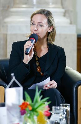 Am 29. J&auml;nner 2015 fand eine Podiumsdiskussion zu dem Thema ''Chancen der Handysignatur in der Wirtschaft, Klarnamendebatte im Web, Digital Natives" statt. Im Bild Sarah Spiekermann, Universit&auml;tsprofessorin an der Wirtschaftsuniversit&auml;t Wien.