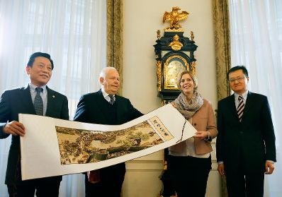 Am 11. Februar 2015 empfing Staatssekret&auml;rin Sonja Ste&szlig;l die &Ouml;sterreichisch-Chinesische Gesellschaft anl&auml;sslich des Chinesischen Neujahres im Bundeskanzleramt.