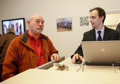 Am 11. Februar 2015 empfing Staatssekret&auml;rin Sonja Ste&szlig;l eine Gruppe von Seniorinnen und Senioren zu einem Gespr&auml;ch im Servicezentrum des Bundeskanzleramts.