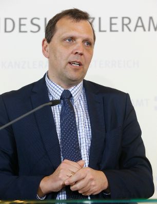 Am 17. M&auml;rz 2015 fand im Bundeskanzleramt die Konstituierung der Cyber Security Plattform statt. Im Bild Bereichsleiter im Bundeskanzleramt, Roland Ledinger.