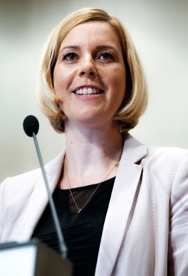 Am 15. Juni 2015 er&ouml;ffnete Staatssekret&auml;rin Sonja Ste&szlig;l (im Bild) die 43. Volkswirtschaftliche Tagung der &Ouml;sterreichischen Nationalbank.