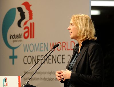 Am 14. September 2015 hielt Staatssekret&auml;rin Sonja Ste&szlig;l (im Bild) ihr Er&ouml;ffnungsstatement bei der IndustriALL Global Union Weltfrauenkonferenz.