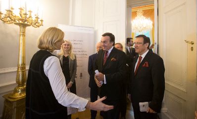 Am 12. Oktober 2015 empfing Staatssekret&auml;rin Sonja Ste&szlig;l (l.) den Pr&auml;sidenten des Bundesverbandes mittelst&auml;ndische Wirtschaft Mario Ohoven (m.) zu einem Arbeitsgespr&auml;ch.