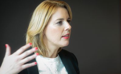 Am 22. Oktober 2015 referierte Staatssekret&auml;rin Sonja Ste&szlig;l (im Bild) &uuml;ber &quot;Die Beziehung zwischen Politik und dem Dritten Sektor in &Ouml;sterreich&quot; bei der Ersten Dachverbandskonferenz des Dritten Sektors (Bundes- und Dachverb&auml;nde gemeinn&uuml;tziger Organisationen).