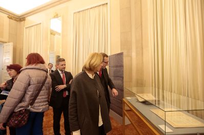 Am 26. Oktober 2015 empfing Staatssekret&auml;rin Sonja Ste&szlig;l im Rahmen des Nationalfeiertages Besucherinnen und Besucher im Bundeskanzleramt.