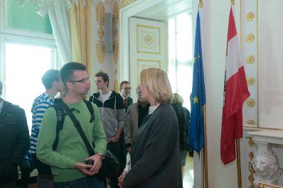 Am 26. Oktober 2015 empfing Staatssekret&auml;rin Sonja Ste&szlig;l im Rahmen des Nationalfeiertages Besucherinnen und Besucher im Bundeskanzleramt.