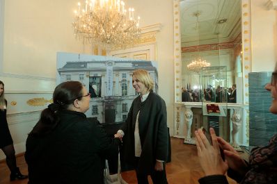 Am 26. Oktober 2015 empfing Staatssekret&auml;rin Sonja Ste&szlig;l im Rahmen des Nationalfeiertages Besucherinnen und Besucher im Bundeskanzleramt.